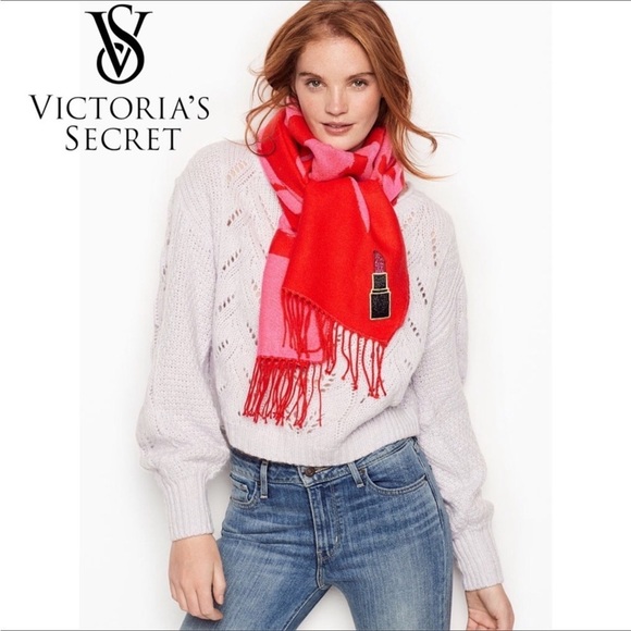 𝅺Victoria's Secret Logo Glitter Lipstick Winter Fringe Blanket Scarf NWOT - Picture 1 of 9